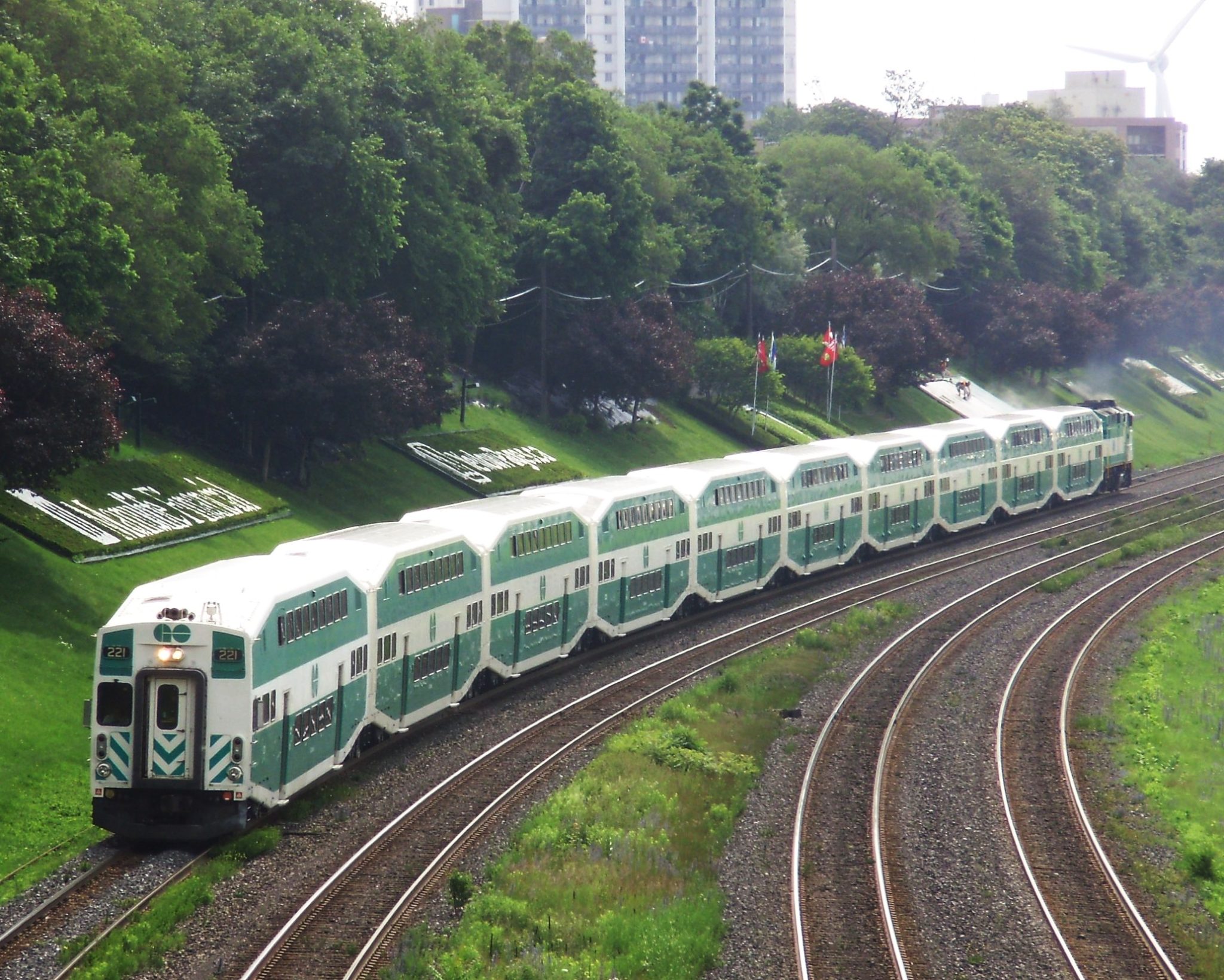 Team Picked For Ontario S Multi Billion Dollar GO Rail Expansion   Lakeshore West GO Train Westbound 2048x1639 