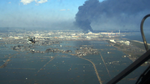 US Navy helicopters race to deliver food to survivors of the disaster