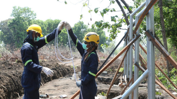 KPI workers at the planned site of the Tuban refinery (KPI)