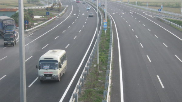 The expressway will run down the entire north-south length of long and narrow Vietnam. This is a completed section near Ninh Binh in the far north (Kien1980v/Public domain)