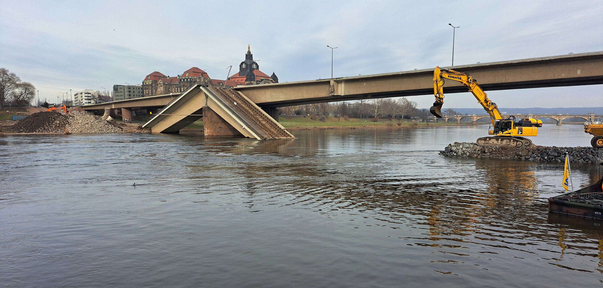 collapsed Dresden bridge 